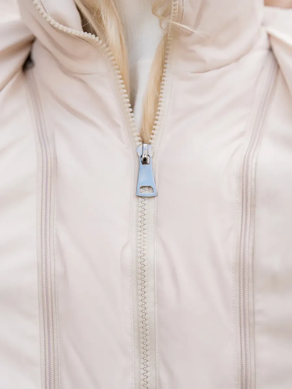 Пуховик стеганный зимний длинный с капюшоном