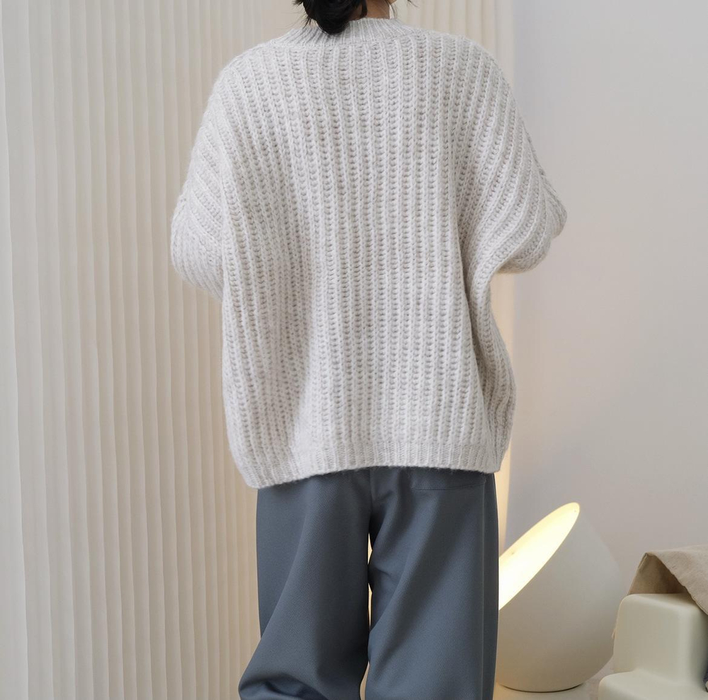 Свитер (кремово-белый)