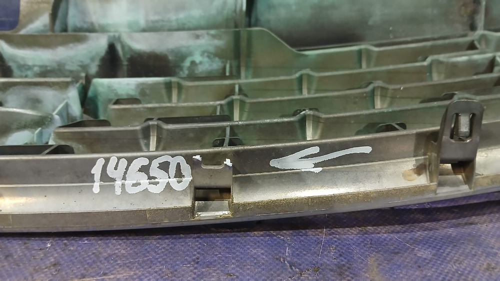 Решетка радиатора NISSAN STAGEA 2004-2007