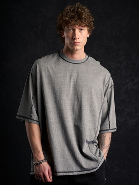 Графитовая оверсайз футболка с вывернутыми швами