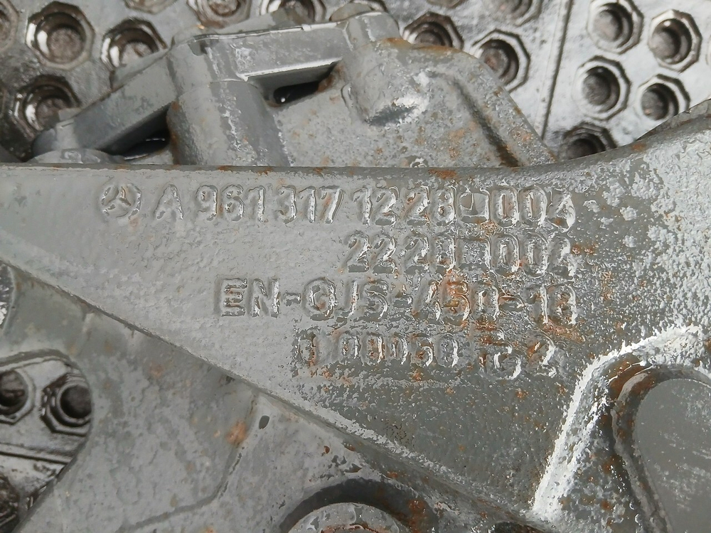 Кронштейн усилителя бампера правый