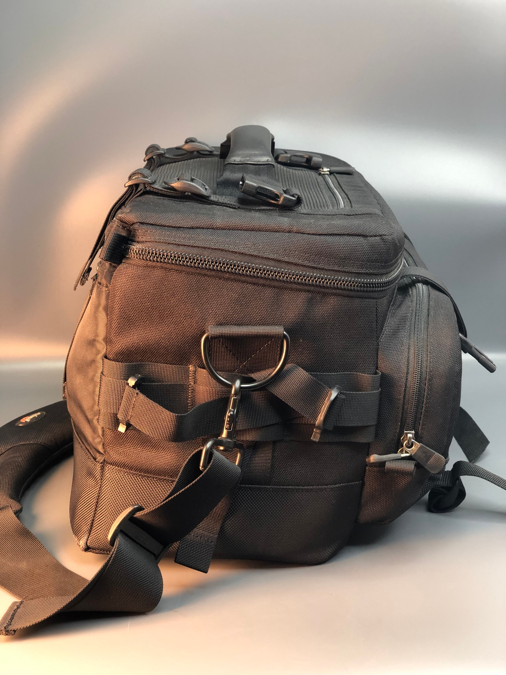 Сумка LowePro Magnum AW