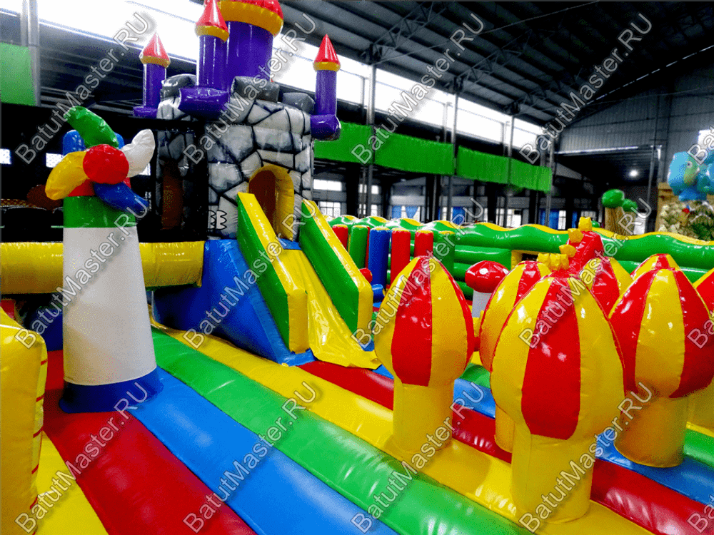 Большой надувной батут "Средневековье" 12*12*5 м