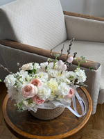 Композиция в плетеной корзине-размер S