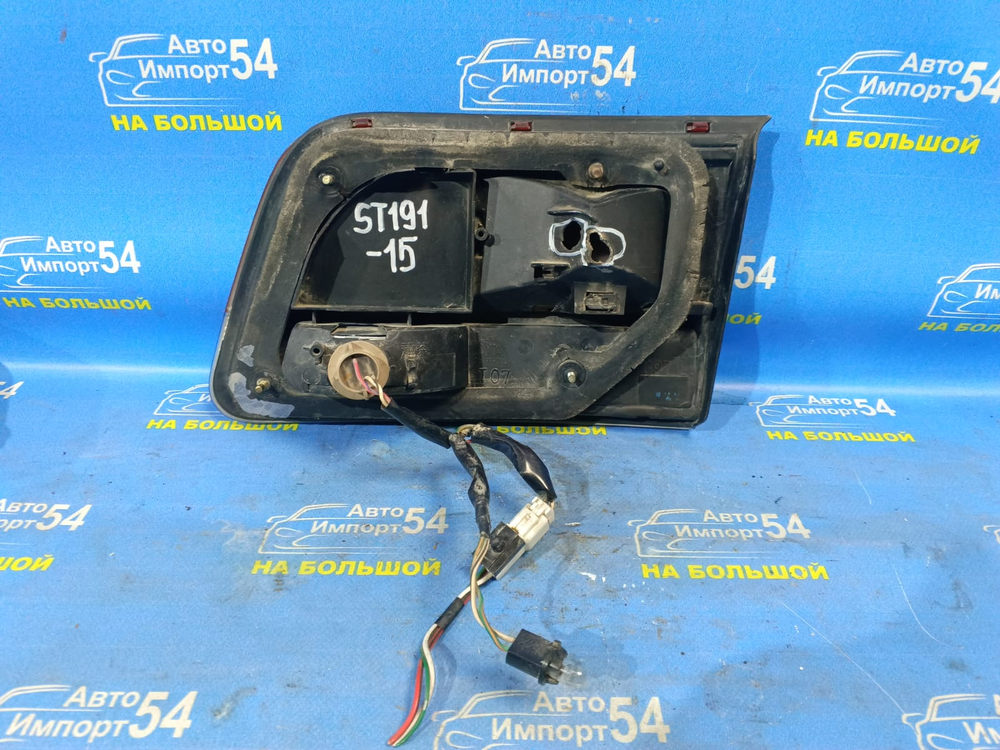 Вставка багажника левая TOYOTA CALDINA 1998