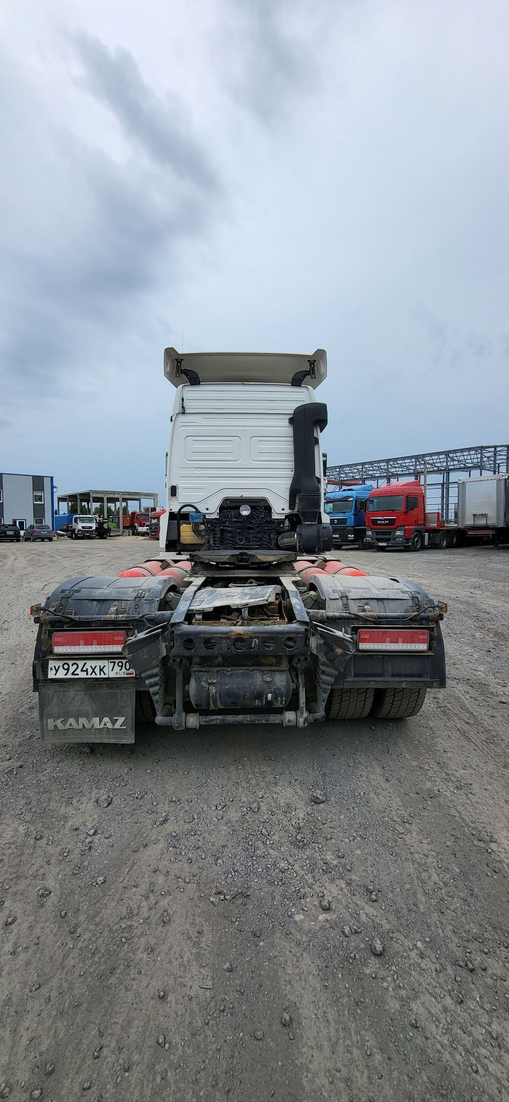 КамАЗ М1840 4x2 Седельный тягач 5490-5P (Газовый, 11,6 л, 389 л.с., МТ)