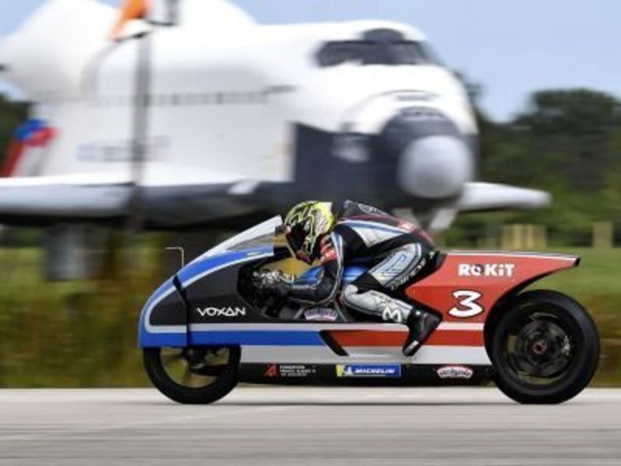 Электрический мотоцикл побил четыре рекорда скорости на суше