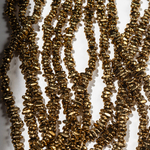 Гематин (гематит), оттенок "Яркое золото", тонкий фриформ 6-8*2,5мм