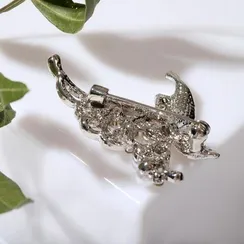 Брошь "Бабочка" с жемчужным крылом, цвет белый в серебре