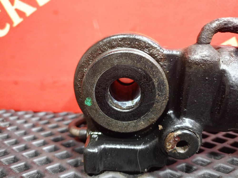 Цилиндр подъёма кабины правый