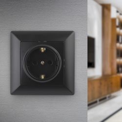 Розетка Intro Solo 4-206-05 с заземлением 2P+E Schuko со шторками, 16А-250В, IP20, СУ, антрацит