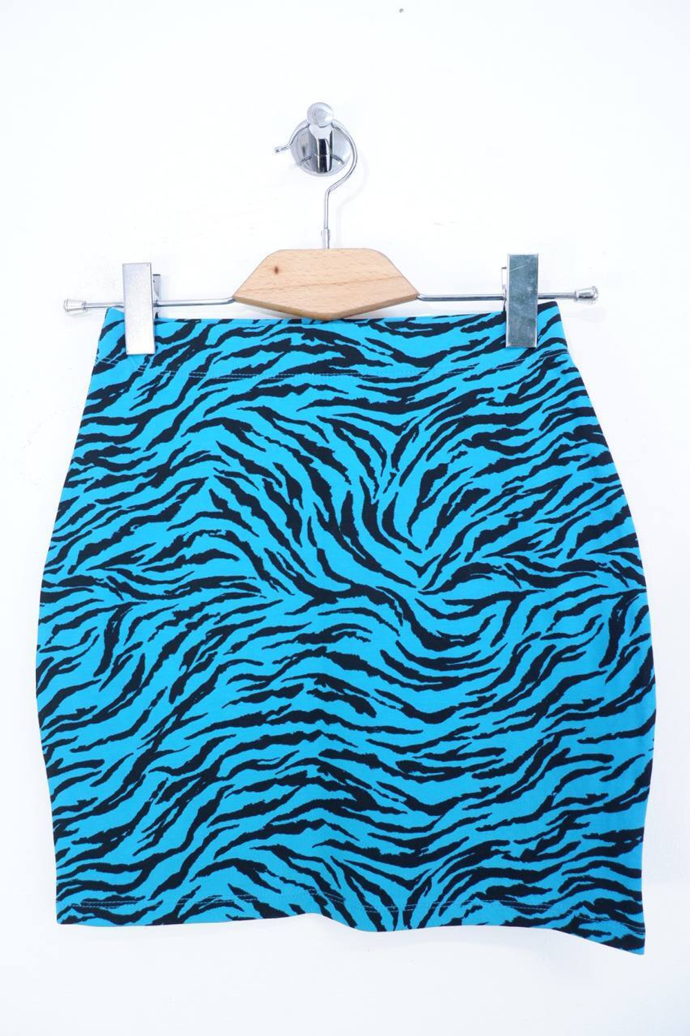 Юбка Clockhouse яркая, по бедрам 44 размер