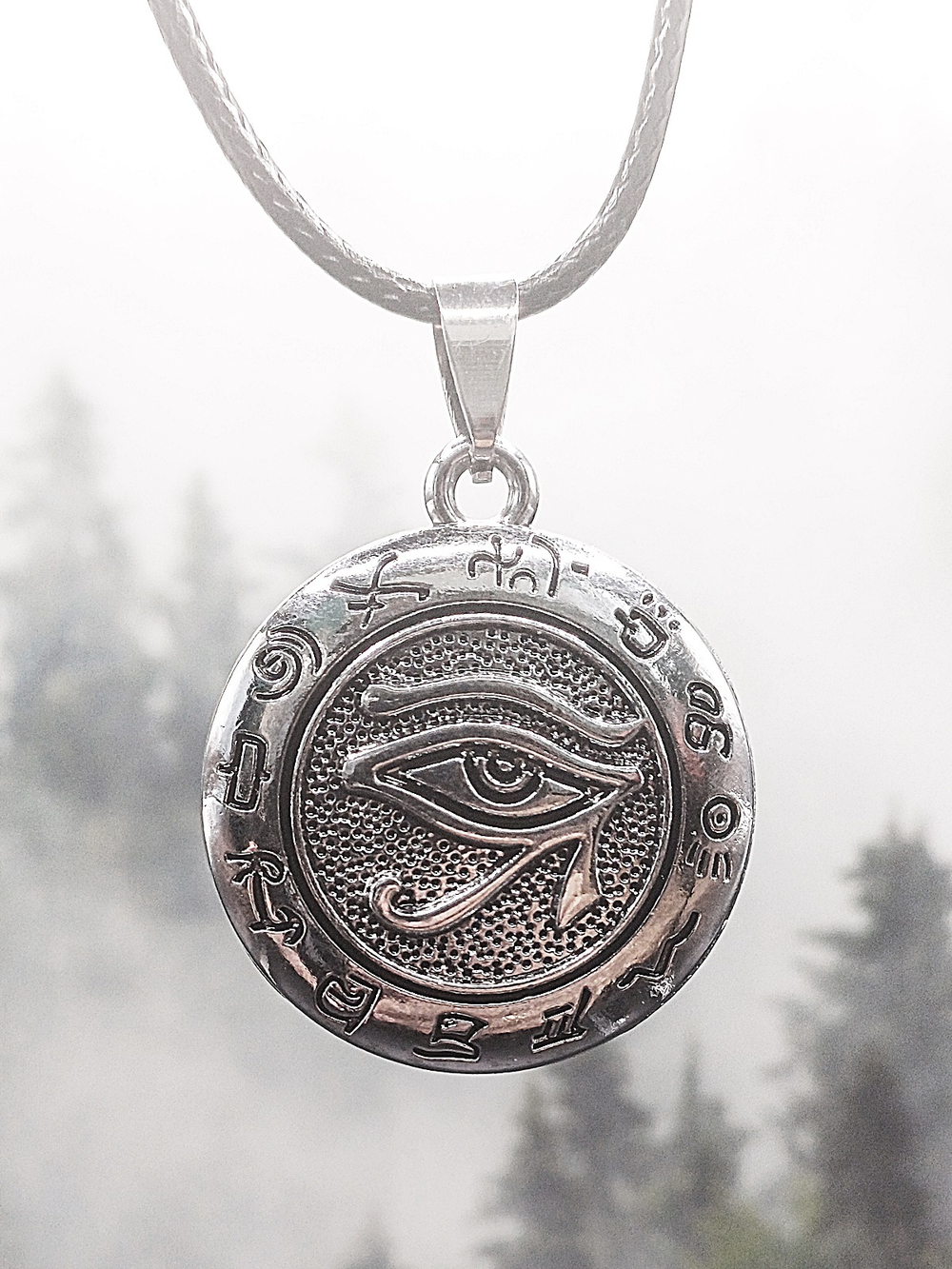 Кулон Глаз Гора. Серебристый