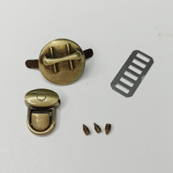 Замок-защелка на винтах 20*28 Антик