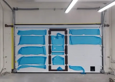 Секционные ворота с калиткой