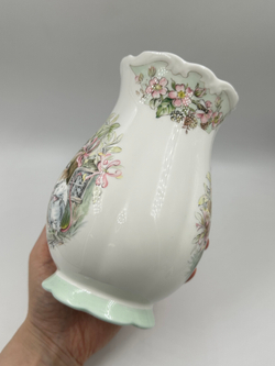 Ваза Royal Doulton, Summer from the Brambly Hedge