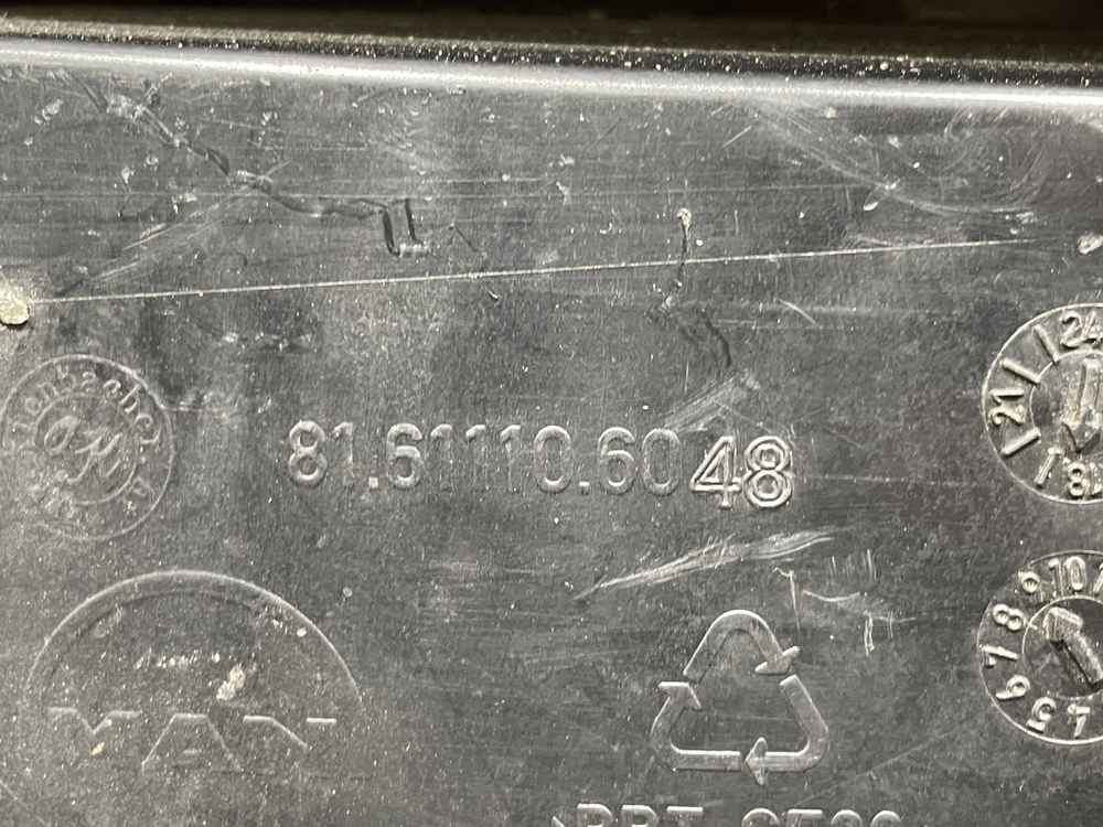 Дефлектор грязевой правый