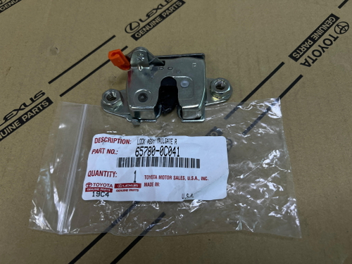 Замок борта правый TOYOTA 657800C041
