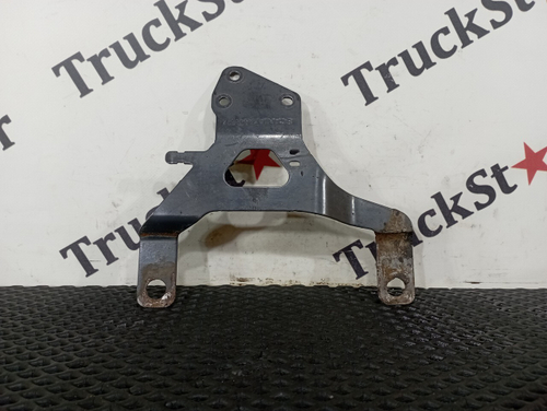 Кронштейн брызговика правый 2020г.