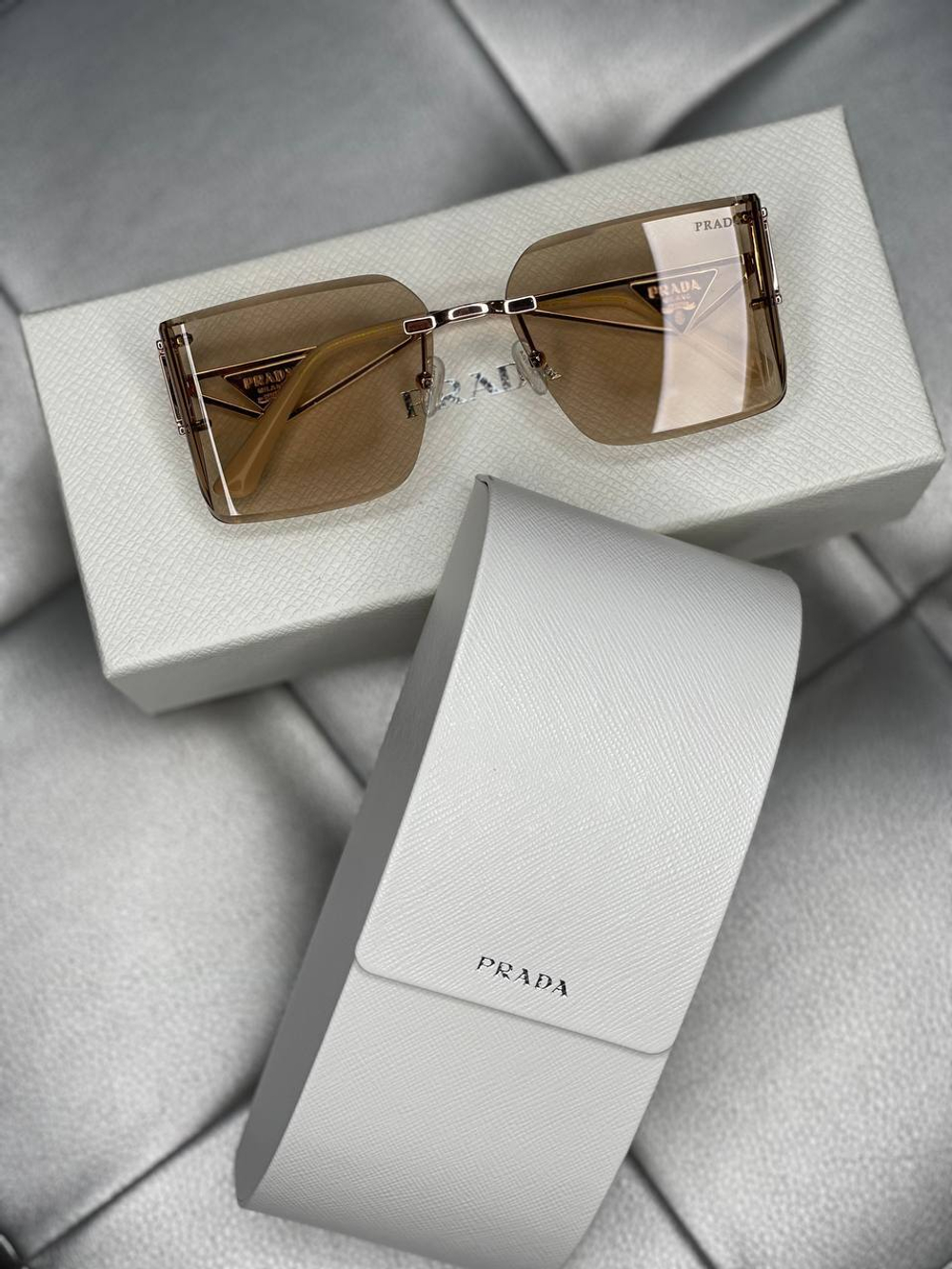 Очки Prada