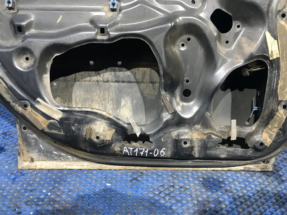 Дверь задняя левая TOYOTA CARINA 1990