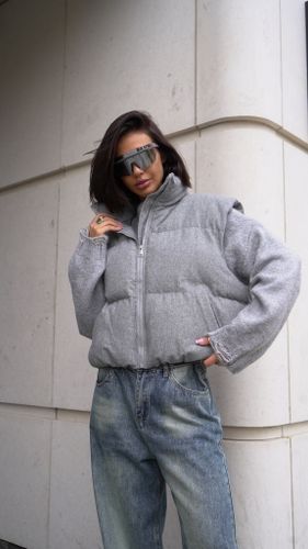 Серый стеганый жилет