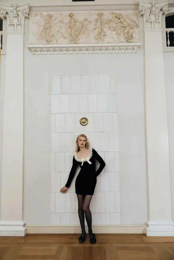 Uma, платье мини из черного бархата с длинным рукавом