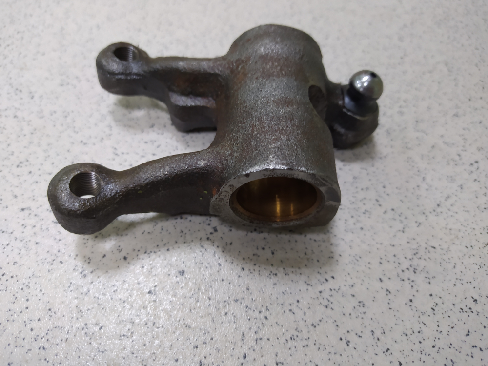 Коромысло впускных клапанов в сборе 840.1007110-01