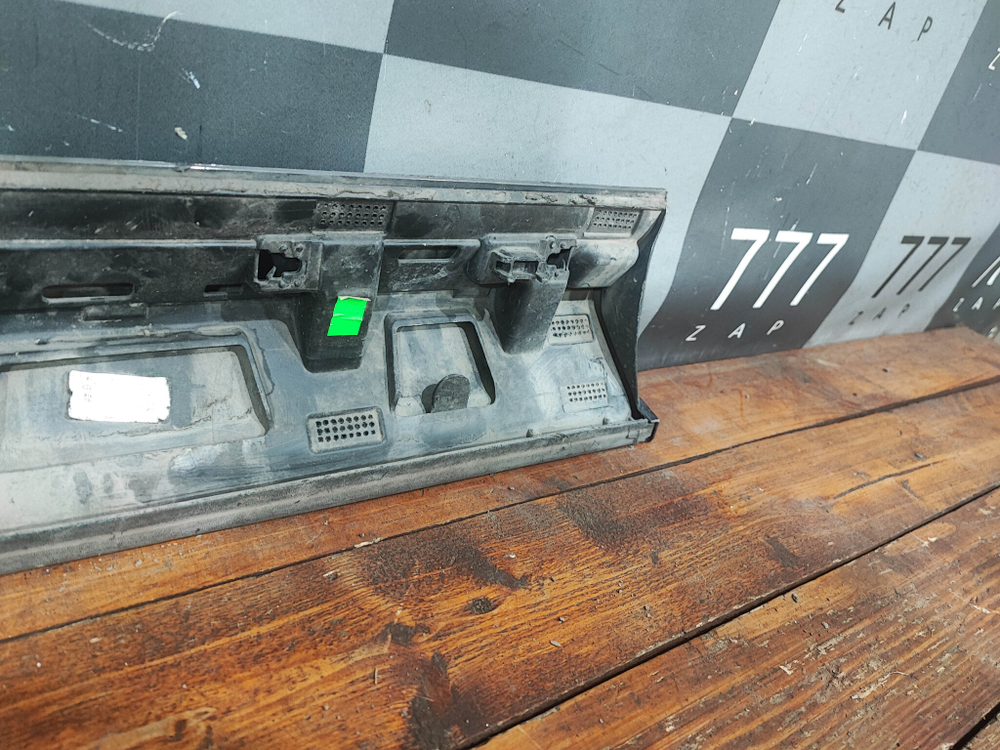 Накладка двери передней правой Volvo XC60 2 17-нв Б/У Оригинал 31440303