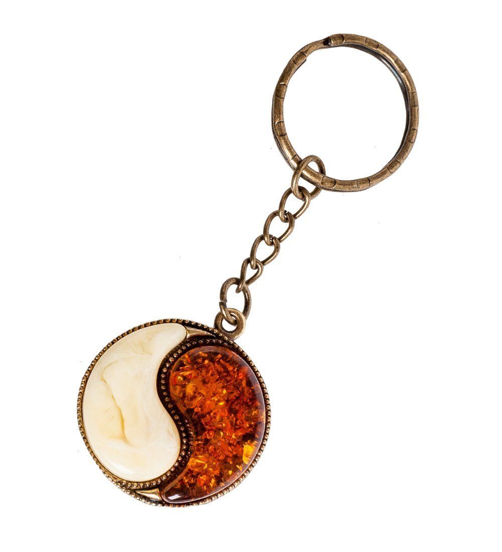 AM- 822 Брелок «Инь-Ян» (латунь, янтарь)