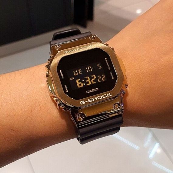 Наручные часы Casio GM-5600UG-9D