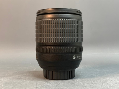 Nikon 18-105 3.5-5.6 ED Скол на креплении светофильтров.