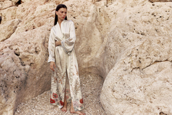 Халат шелковый Mollen Маки жемчужный/белый