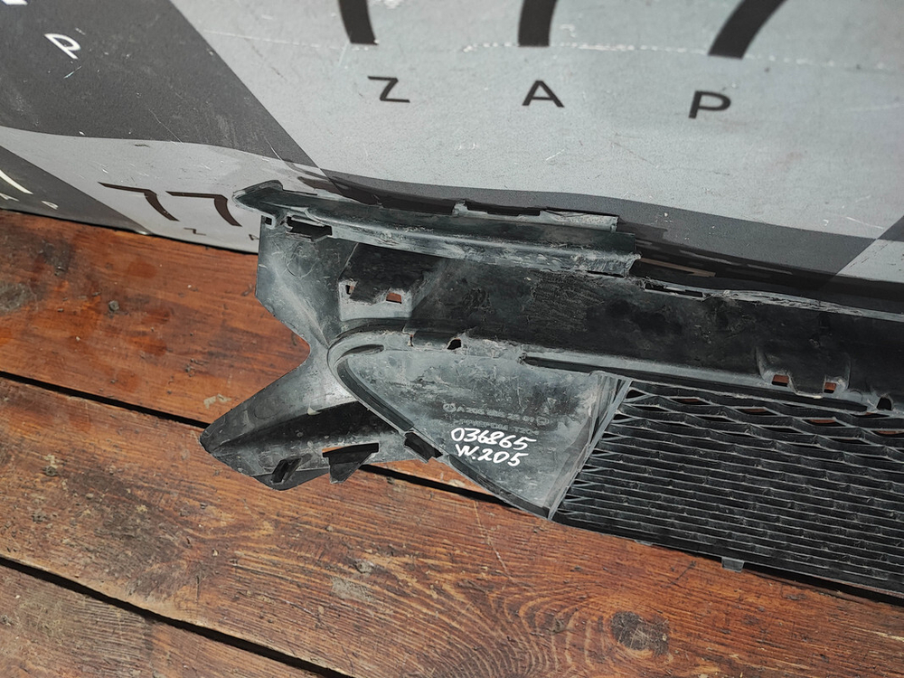 Решетка переднего бампера MB C-Class (W205) 18-23 Б/У Оригинал A2058852501