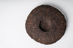 Шу пуэр Да И «Великолепный и процветающий». 357 гр., 2024 год