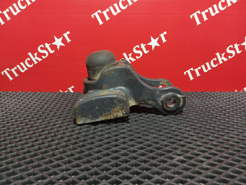 Кронштейн амортизатора переднего