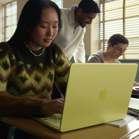 Apple MacBook Neo 13" (A18, 6C СPU/5С GPU, 2026), 8 ГБ, 512 ГБ SSD, серебристый