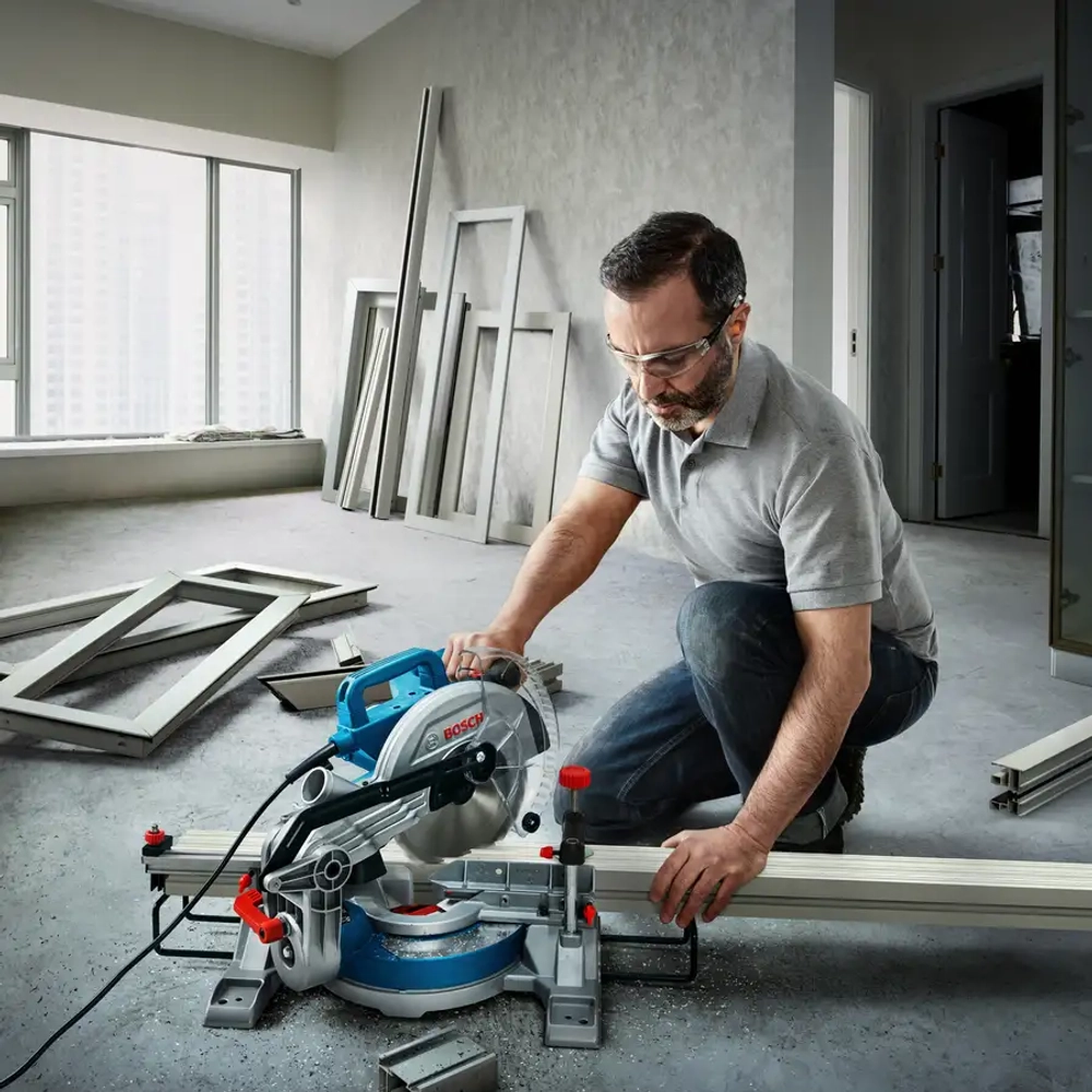 Торцовочная пила GCM 216 BOSCH 0601B33000