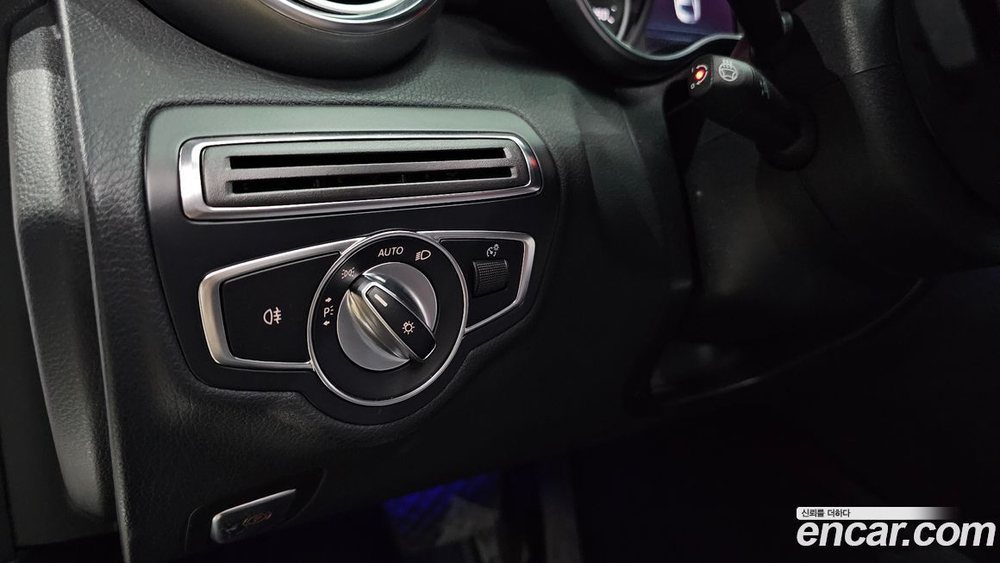 Mercedes-Benz C-Class W205 C220 d Avangarde (08.2019)