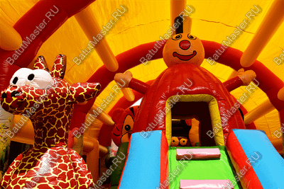 Надувной батут "Зверята с крышей 3" со скалодромом, 11*7*6 м