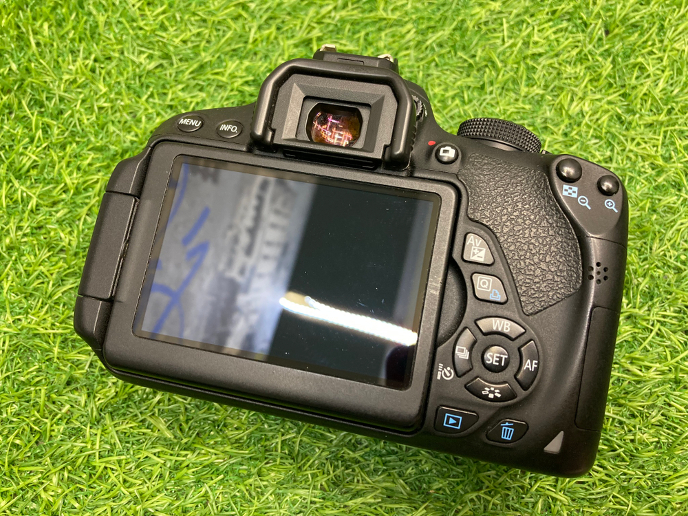 Canon 700D Kit 18-55mm IS II 600 кадров