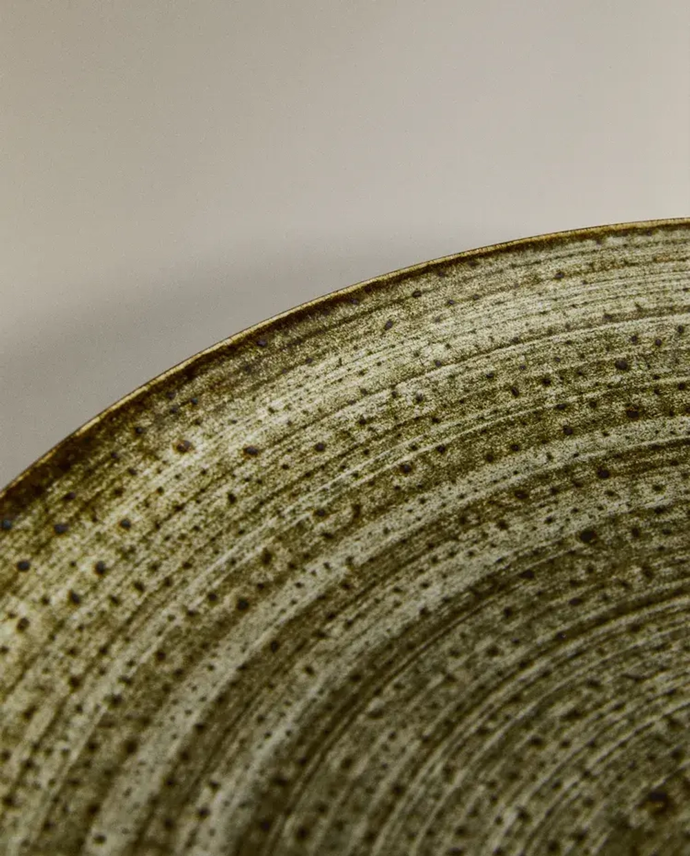 ZARA HOME ФАЯНСОВАЯ ОБЕДЕННАЯ ТАРЕЛКА СО СПИРАЛЬНЫМ УЗОРОМ, ЗЕЛЕНЫЙ