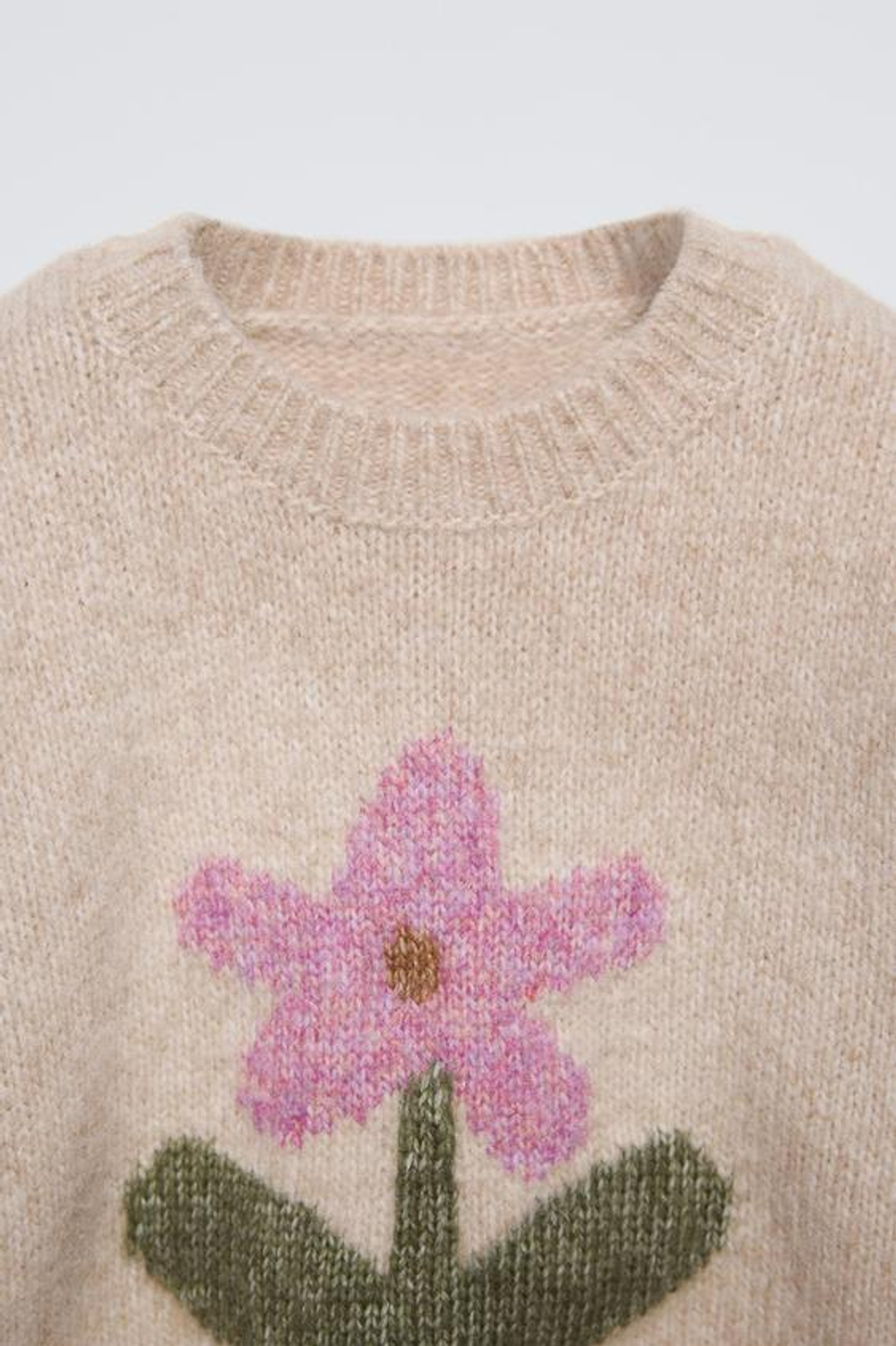 ZARA ТРИКОТАЖНЫЙ СВИТЕР С ЦВЕТОЧНЫМИ ДЕТАЛЯМИ, СВЕТЛО-БЕЖЕВЫЙ