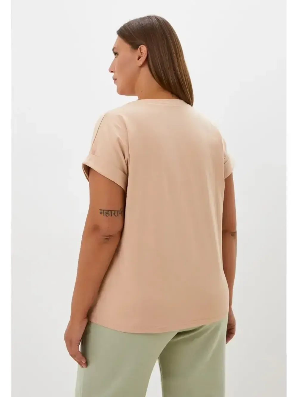 Футболка со спущенным рукавом