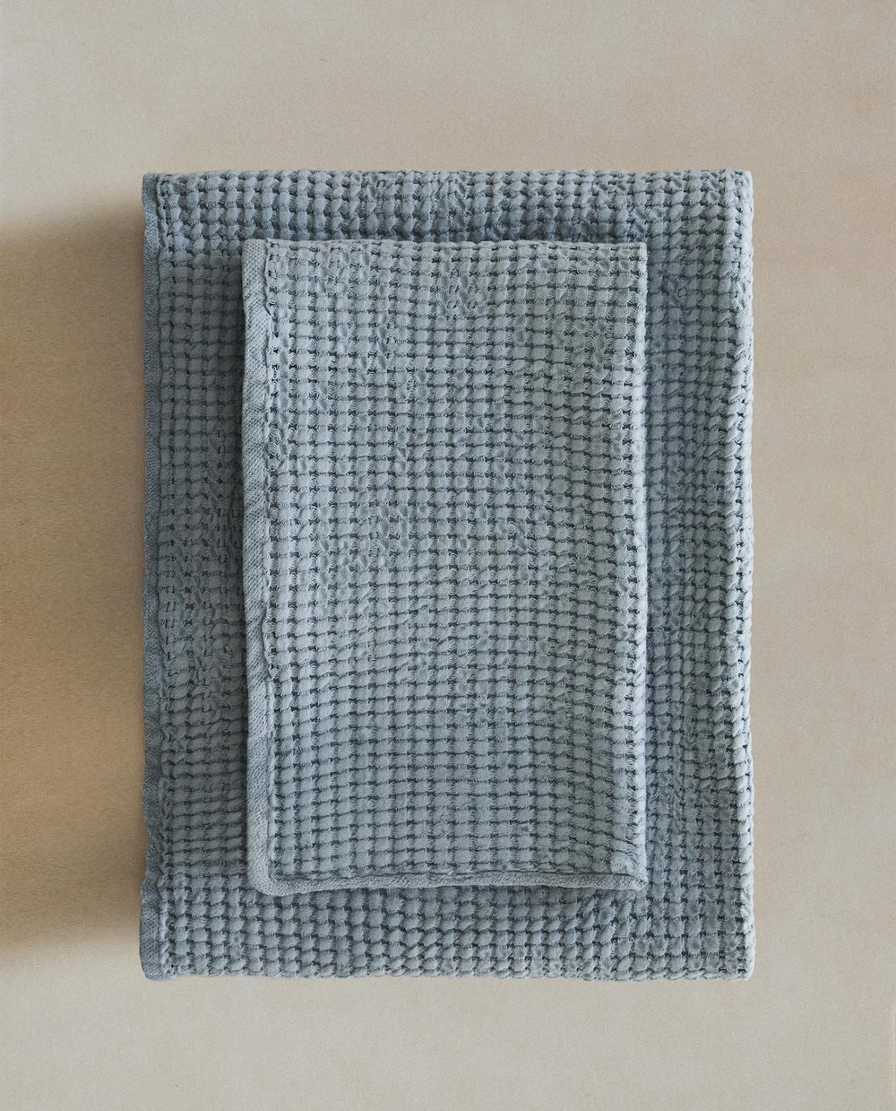 Zara Home - Толстое банное полотенце с вафельной текстурой, синий, 50х90 см