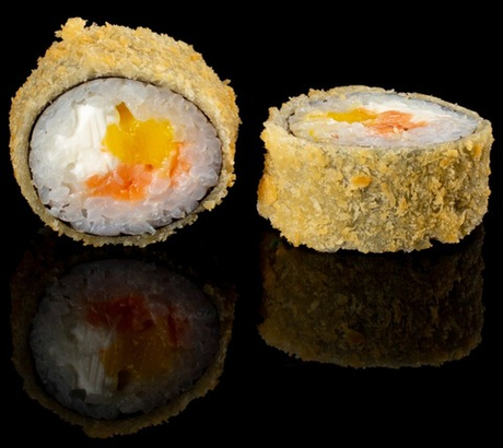 Ролл Темпура лосось с манго 8 шт.