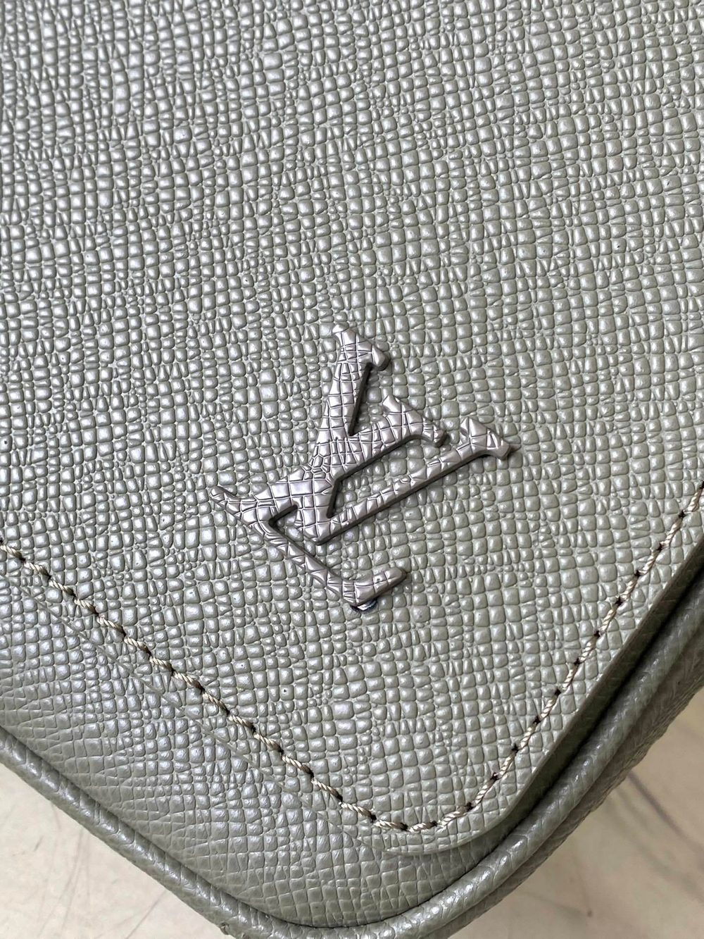 Louis Vuitton District PM