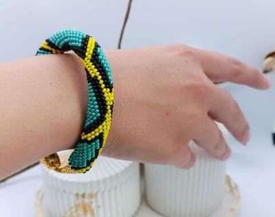Браслет из бисера