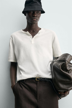 ZARA ФУТБОЛКА С ВОРОТНИКОМ НА ПУГОВИЦАХ, ЭКРЮ