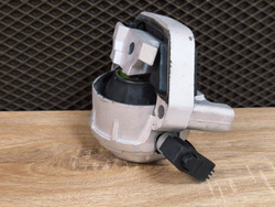 Опора двигателя левая Audi A6/S6 седан IV (4G2,4GC,C7)